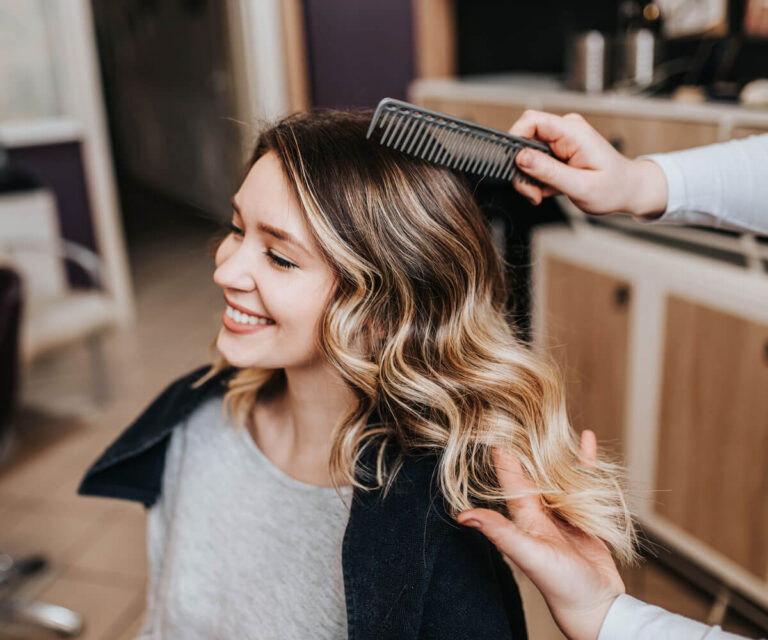 Hair_Care-haarstukken_zetten-carousel-foto1